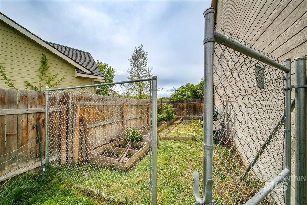 1110 N Finsbury Avenue, Star, Idaho 83669, 4 Bedrooms, 3 Bathrooms, Residential For Sale, Price $514,900, 98943102