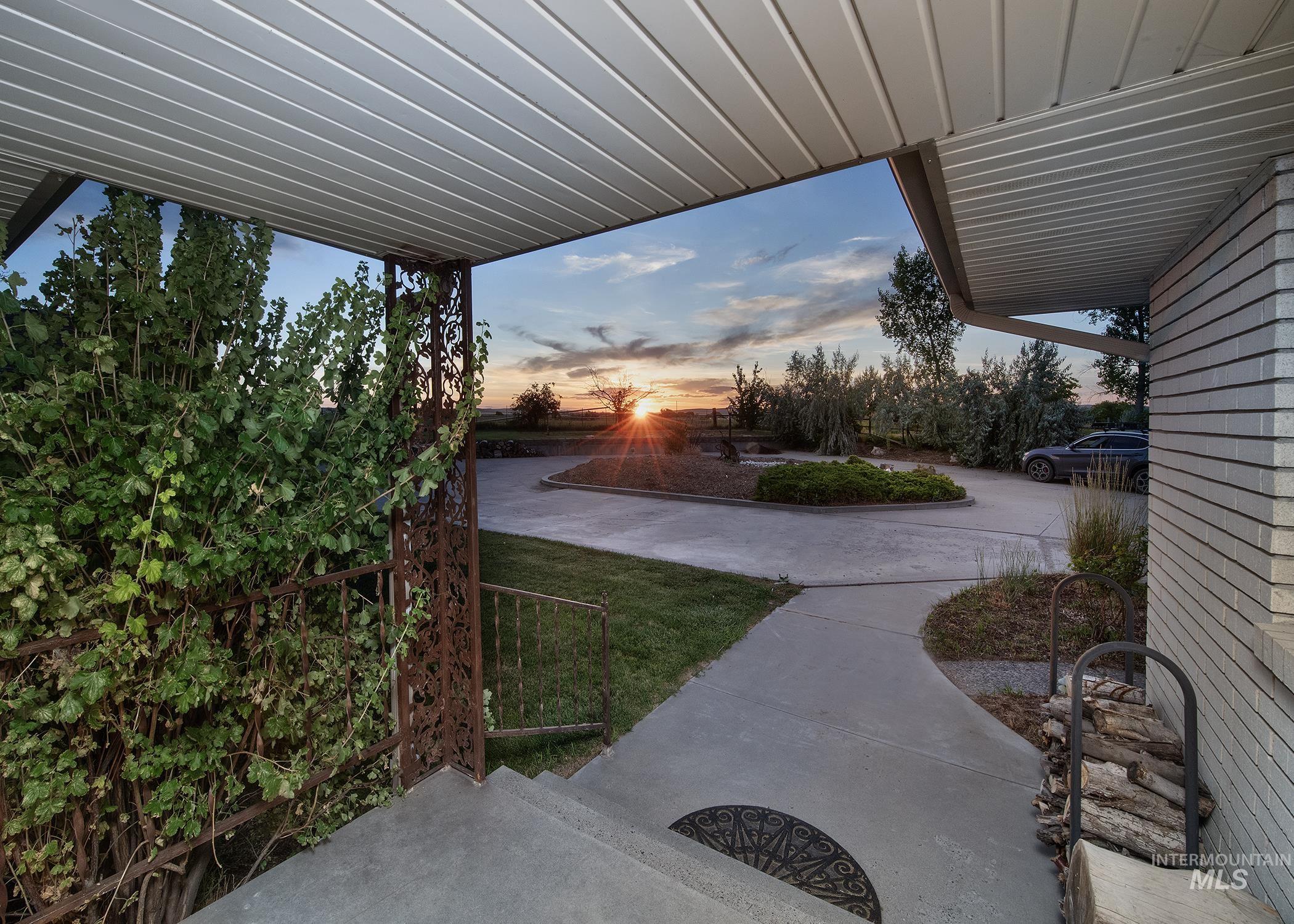 4371 N Grand View Lane, Ontario, Oregon 97914, 3 Bedrooms, 2.5 Bathrooms, Residential For Sale, Price $649,900, 98943108