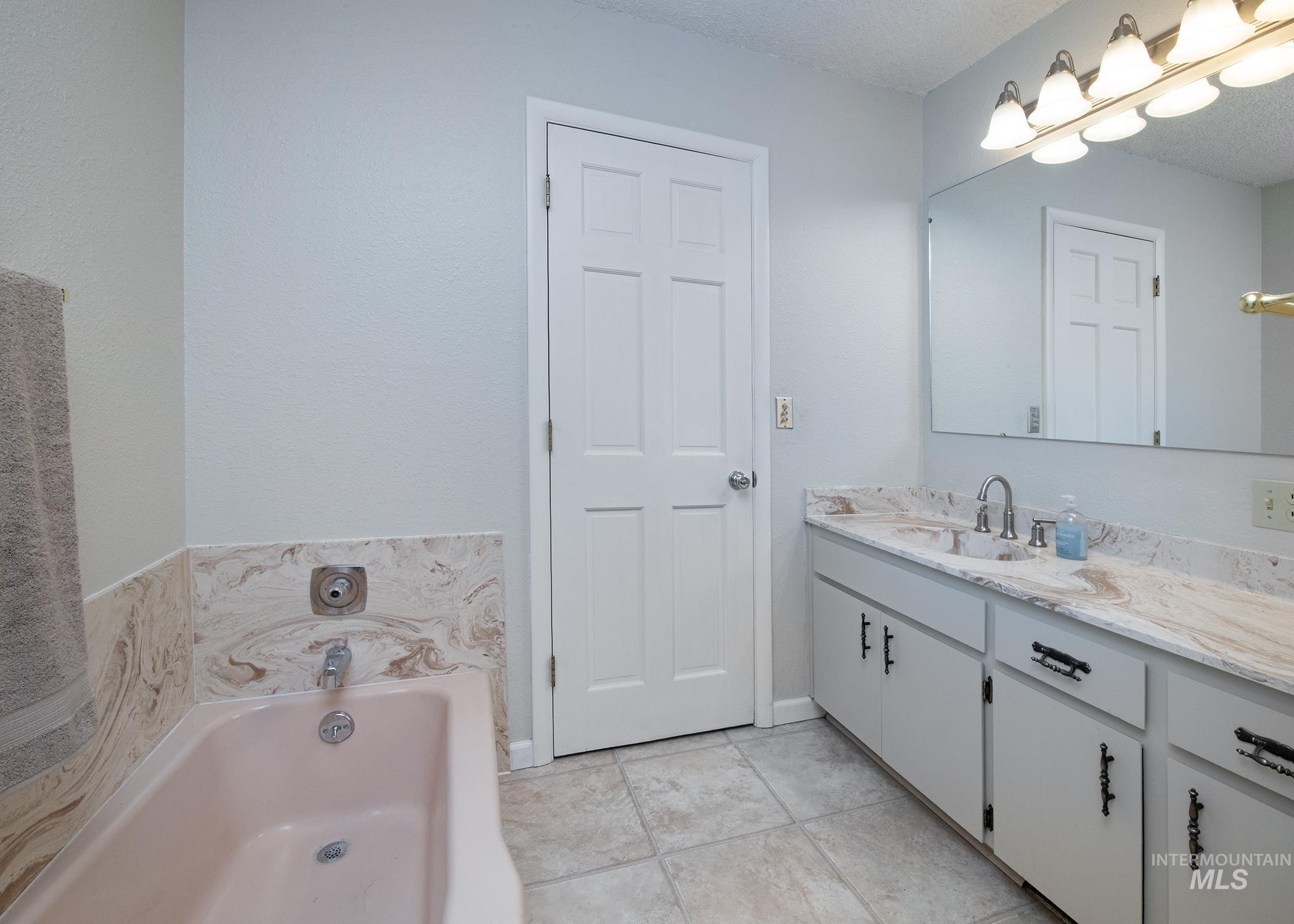 4371 N Grand View Lane, Ontario, Oregon 97914, 3 Bedrooms, 2.5 Bathrooms, Residential For Sale, Price $599,900, 98943108