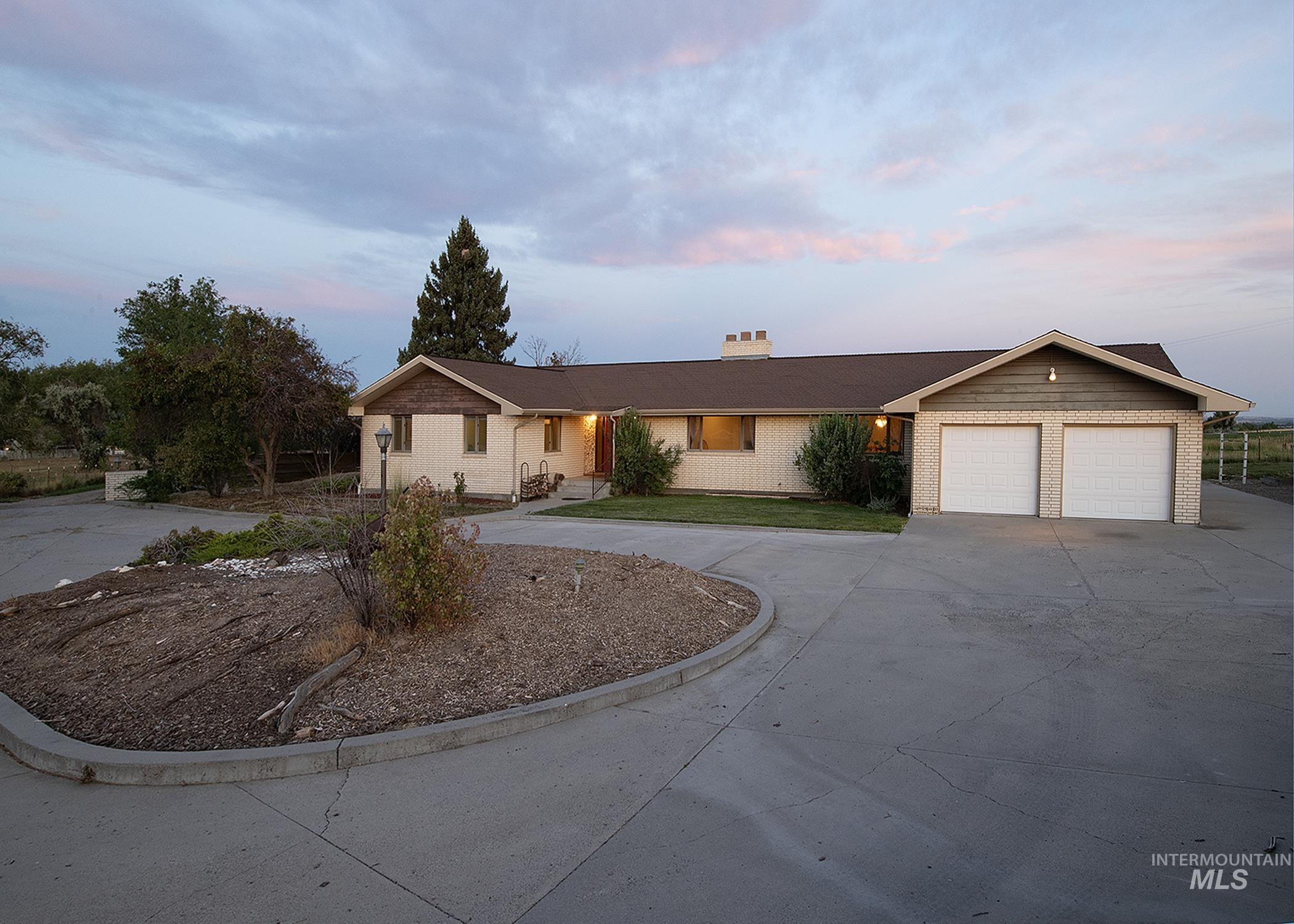 4371 N Grand View Lane, Ontario, Oregon 97914, 3 Bedrooms, 2.5 Bathrooms, Residential For Sale, Price $599,900, 98943108