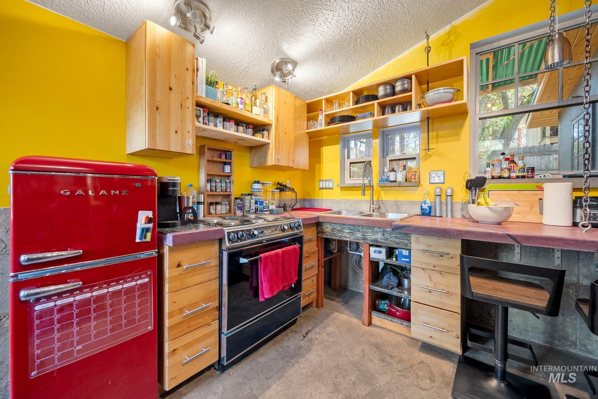 970 N Clithero Dr, Boise, Idaho 83703, 2 Bedrooms, 2 Bathrooms, Residential For Sale, Price $485,000, 98943128