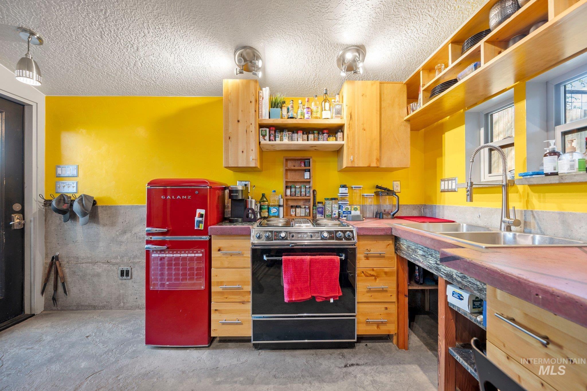 970 N Clithero Dr, Boise, Idaho 83703, 2 Bedrooms, 2 Bathrooms, Residential For Sale, Price $485,000, 98943128
