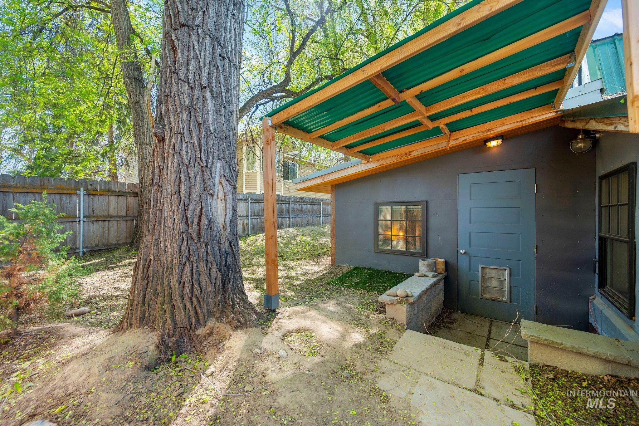 970 N Clithero Dr, Boise, Idaho 83703, 2 Bedrooms, 2 Bathrooms, Residential For Sale, Price $485,000, 98943128