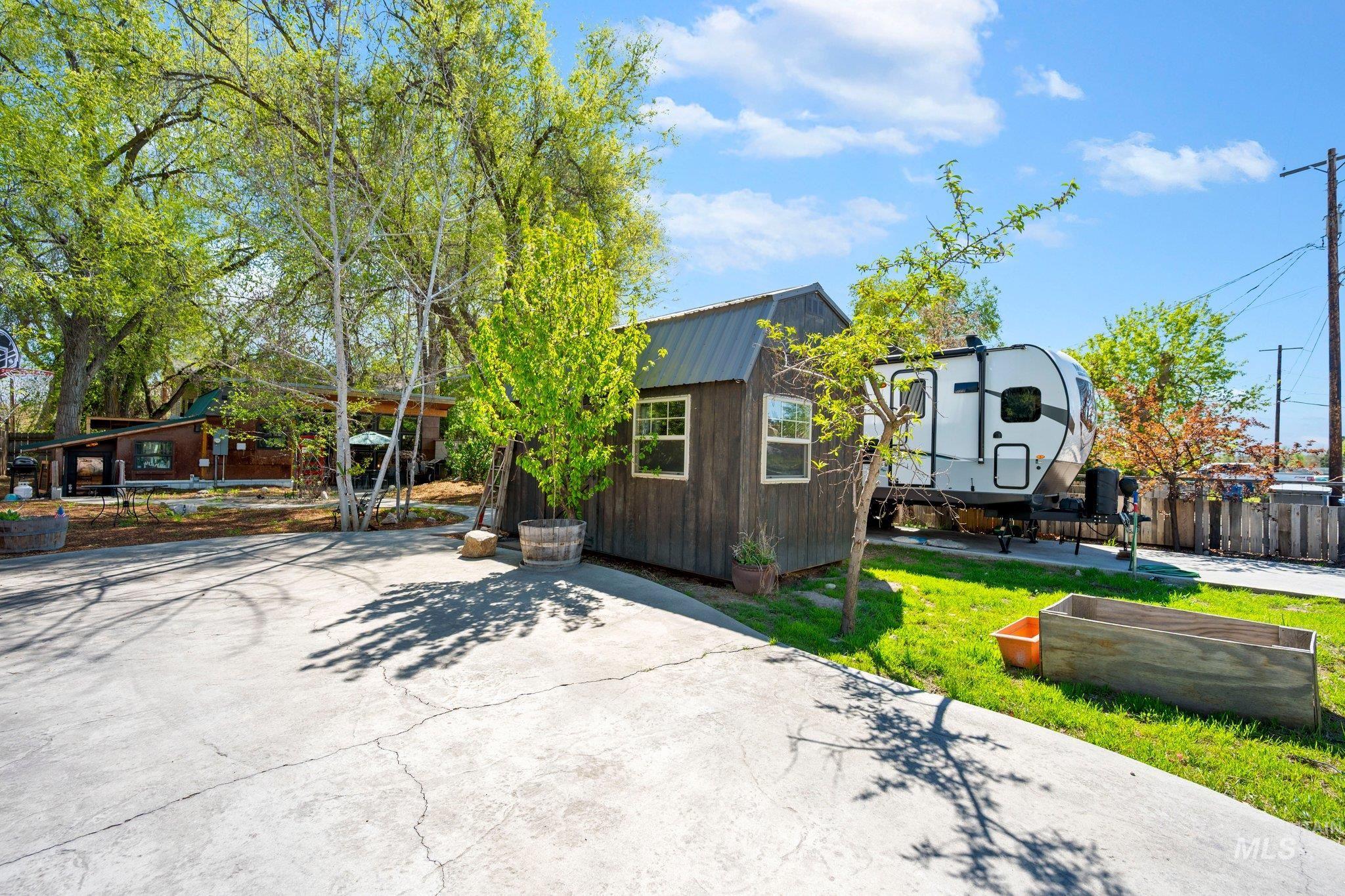 970 N Clithero Dr, Boise, Idaho 83703, 2 Bedrooms, 2 Bathrooms, Residential For Sale, Price $485,000, 98943128