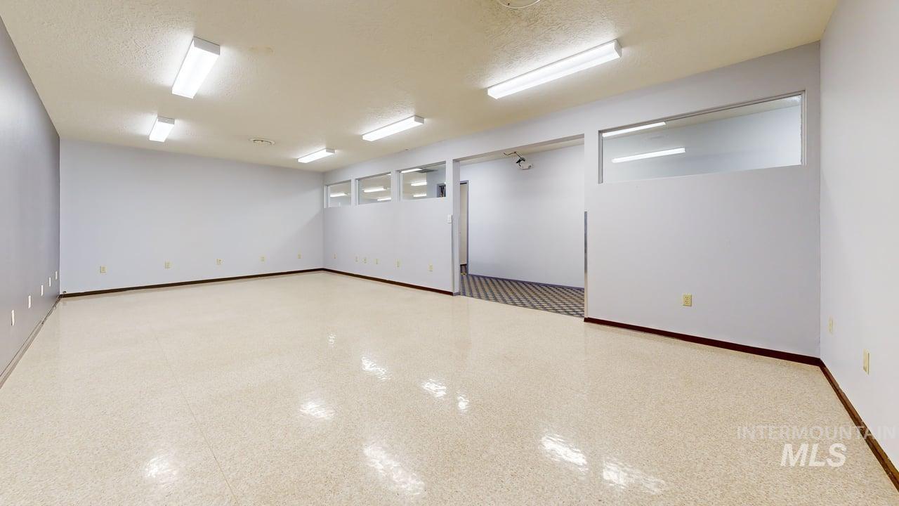 Unfurnished room featuring a textured ceiling and baseboards