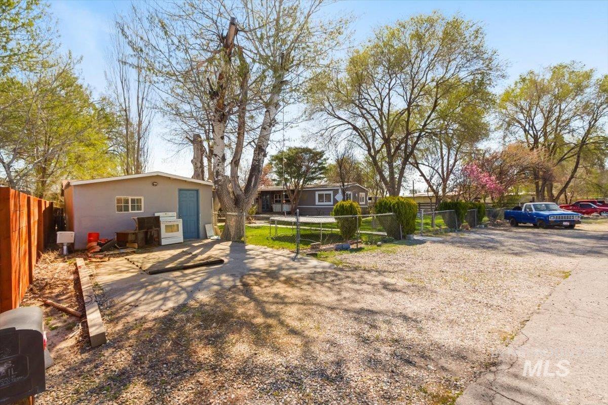 722 NW Date, Mountain Home, Idaho 83647, 3 Bedrooms, 2 Bathrooms, Residential For Sale, Price $238,999, 98943141