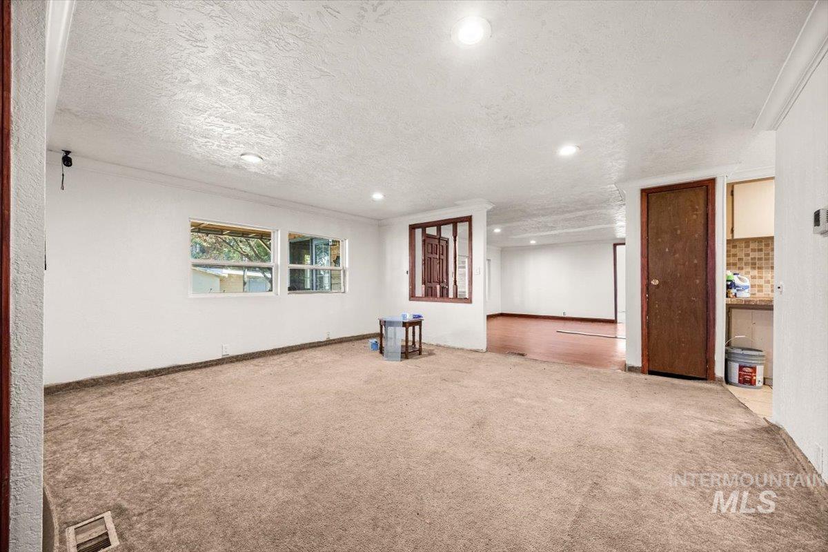 TV roon area featuring carpet floors, crown molding, a textured ceiling, and recessed lighting