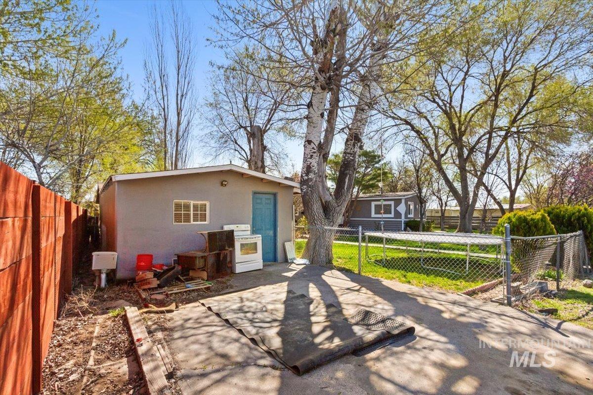 722 NW Date, Mountain Home, Idaho 83647, 3 Bedrooms, 2 Bathrooms, Residential For Sale, Price $238,999, 98943141