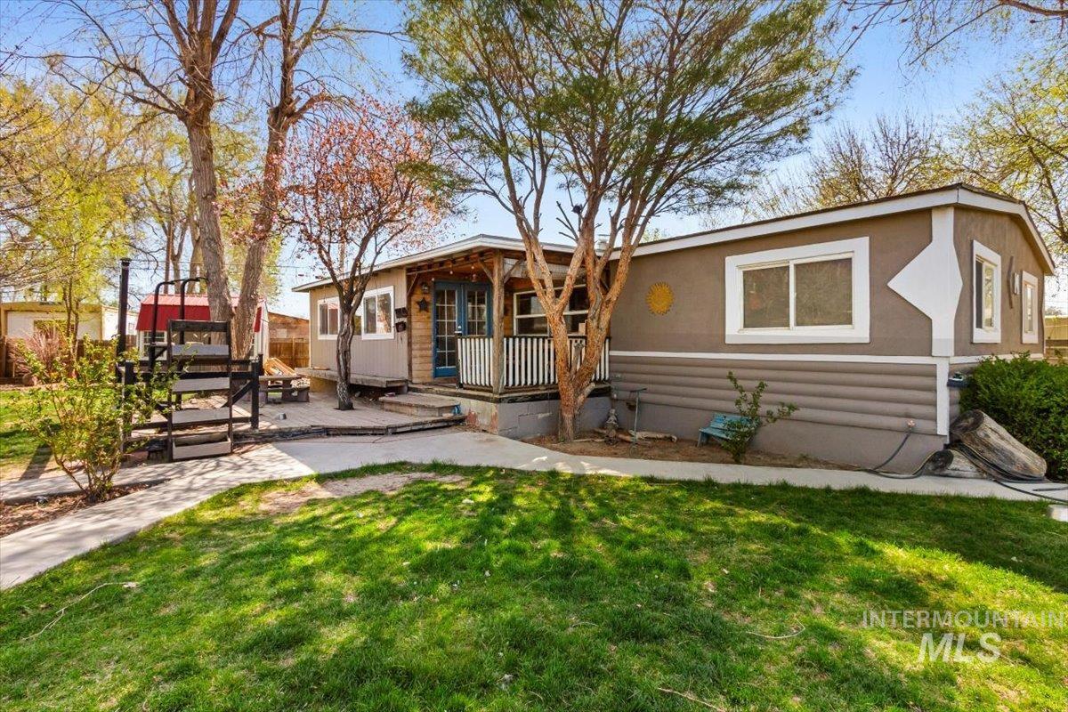 722 NW Date, Mountain Home, Idaho 83647, 3 Bedrooms, 2 Bathrooms, Residential For Sale, Price $238,999, 98943141