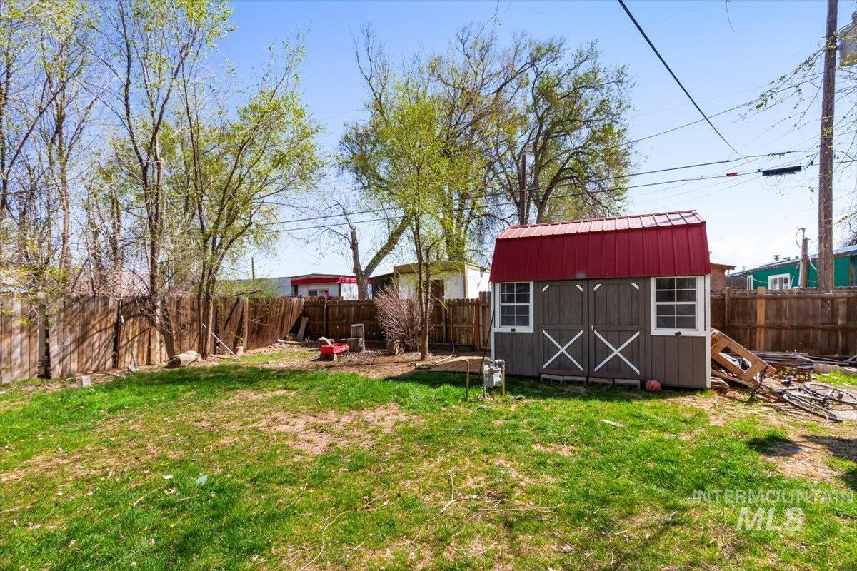 722 NW Date, Mountain Home, Idaho 83647, 3 Bedrooms, 2 Bathrooms, Residential For Sale, Price $238,999, 98943141