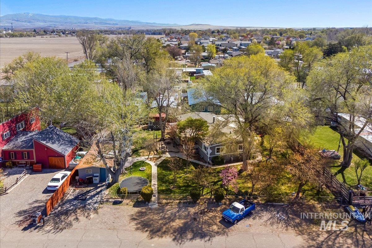 722 NW Date, Mountain Home, Idaho 83647, 3 Bedrooms, 2 Bathrooms, Residential For Sale, Price $238,999, 98943141