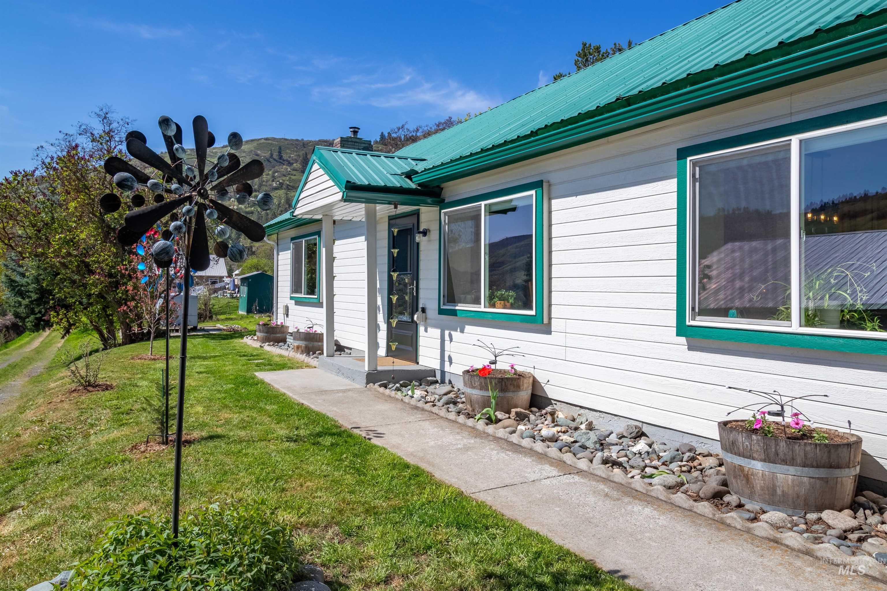 305 3rd Street, Juliaetta, Idaho 83535, 2 Bedrooms, 2 Bathrooms, Residential For Sale, Price $345,000, 98943145