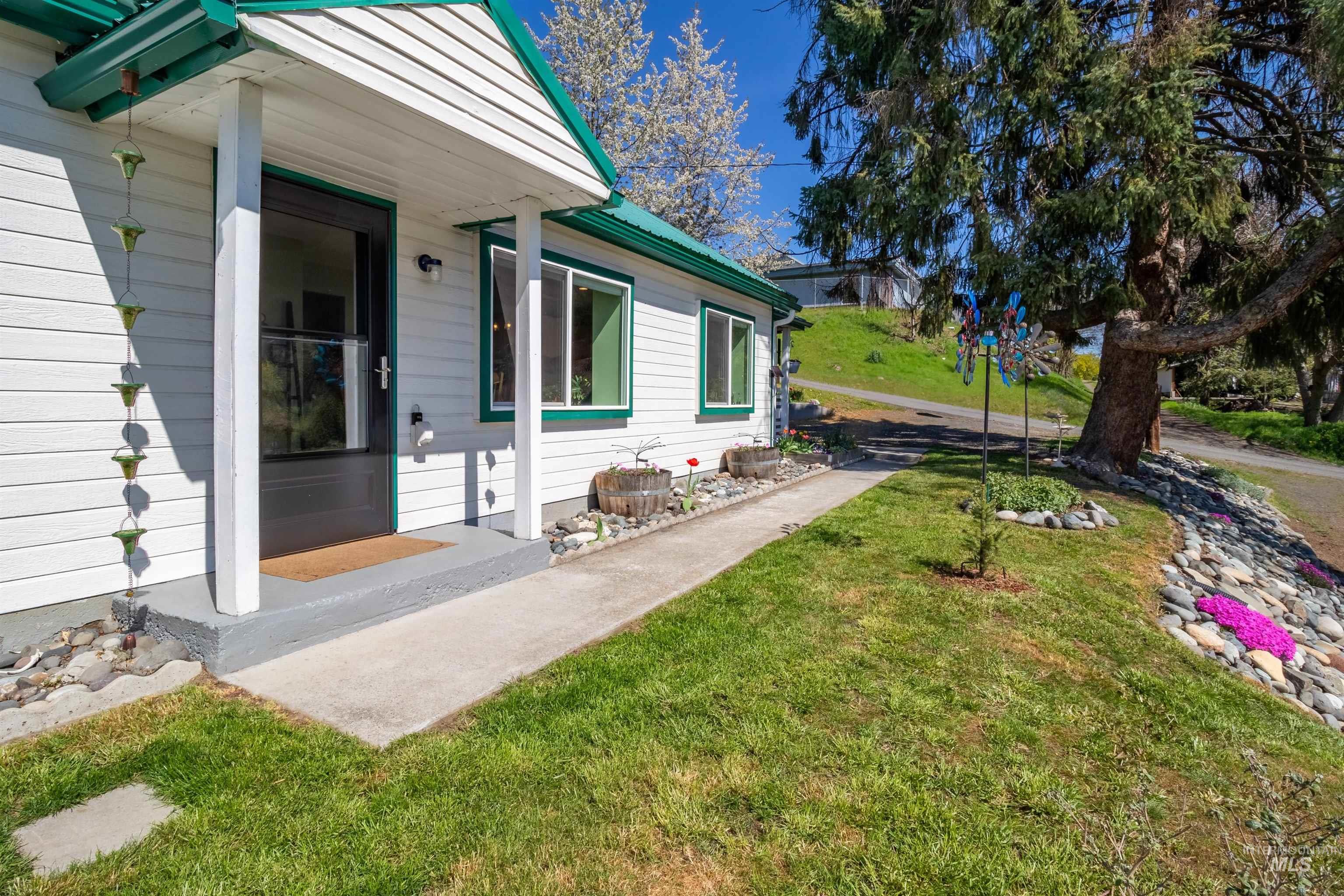 305 3rd Street, Juliaetta, Idaho 83535, 2 Bedrooms, 2 Bathrooms, Residential For Sale, Price $345,000, 98943145