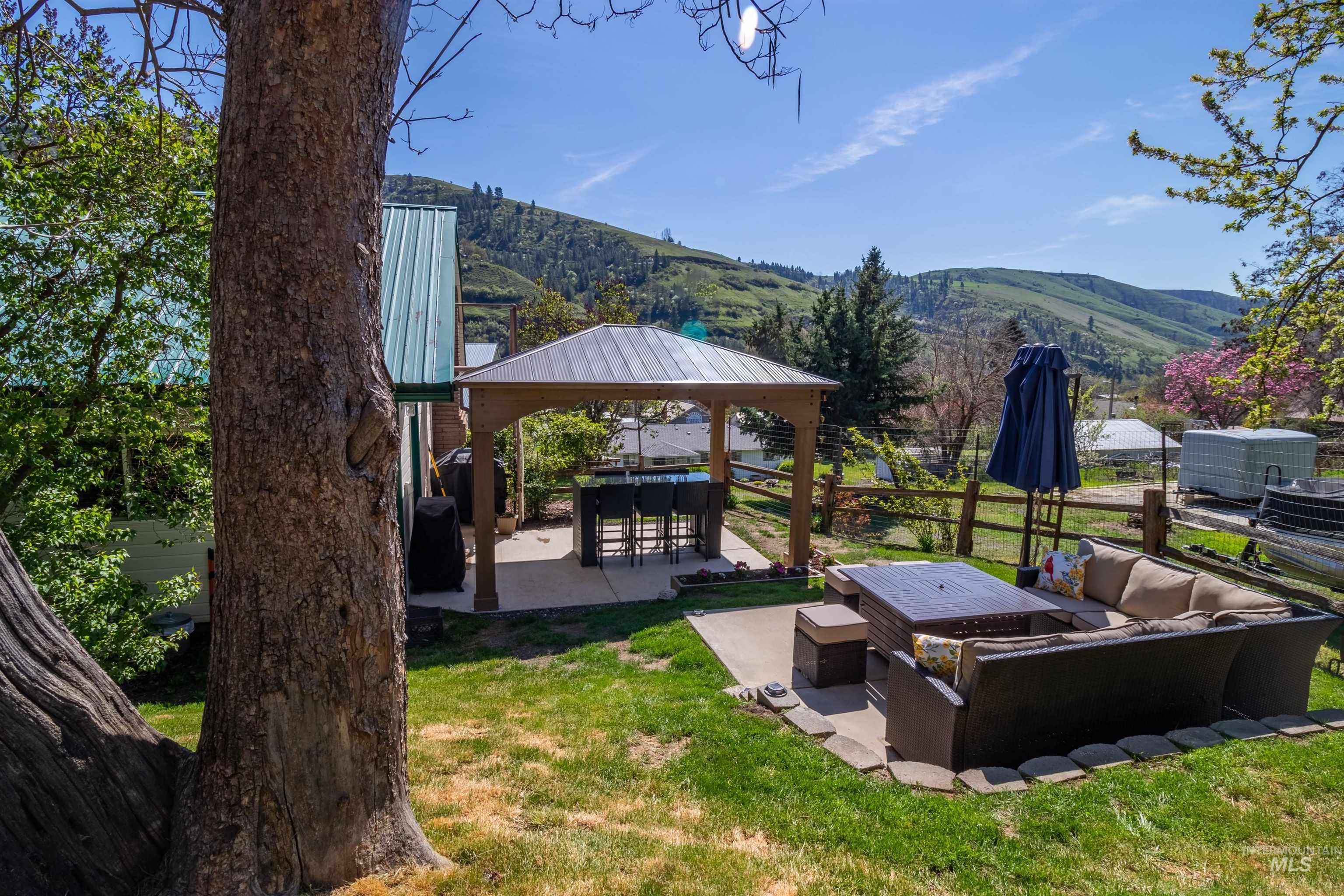 305 3rd Street, Juliaetta, Idaho 83535, 2 Bedrooms, 2 Bathrooms, Residential For Sale, Price $345,000, 98943145