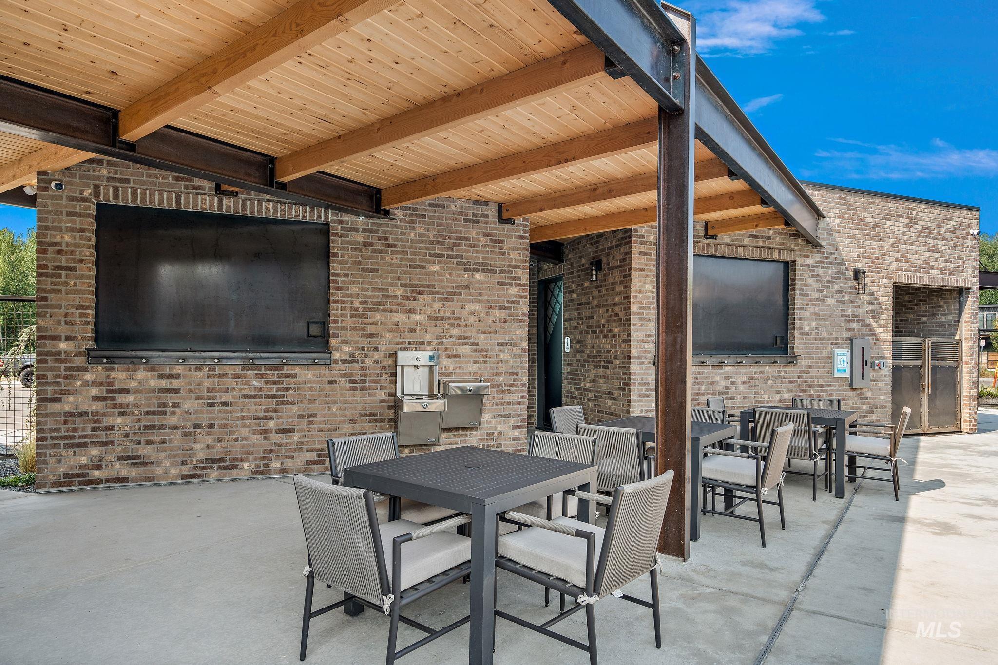 98 S Carbon Rivet Ave, Eagle, Idaho 83616, 3 Bedrooms, 2.5 Bathrooms, Residential For Sale, Price $1,199,000, 98943155