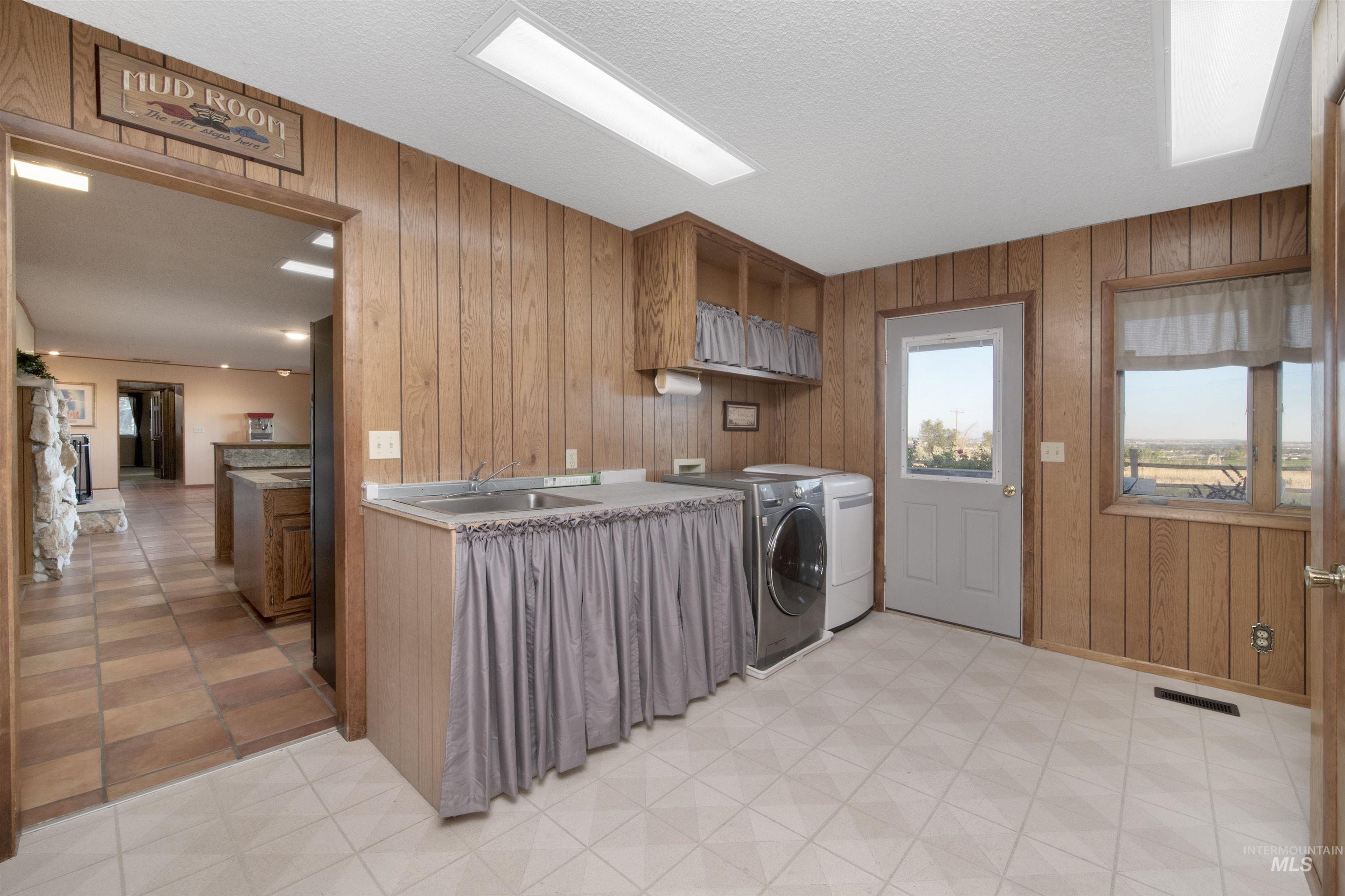 4371 N Grand View, Ontario, Oregon 97914, 3 Bedrooms, 2.5 Bathrooms, Farm & Ranch For Sale, Price $649,900, 98943197