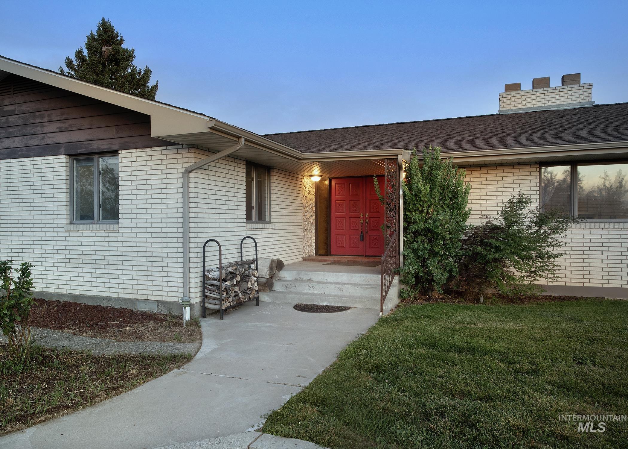 4371 N Grand View, Ontario, Oregon 97914, 3 Bedrooms, 2.5 Bathrooms, Farm & Ranch For Sale, Price $649,900, 98943197