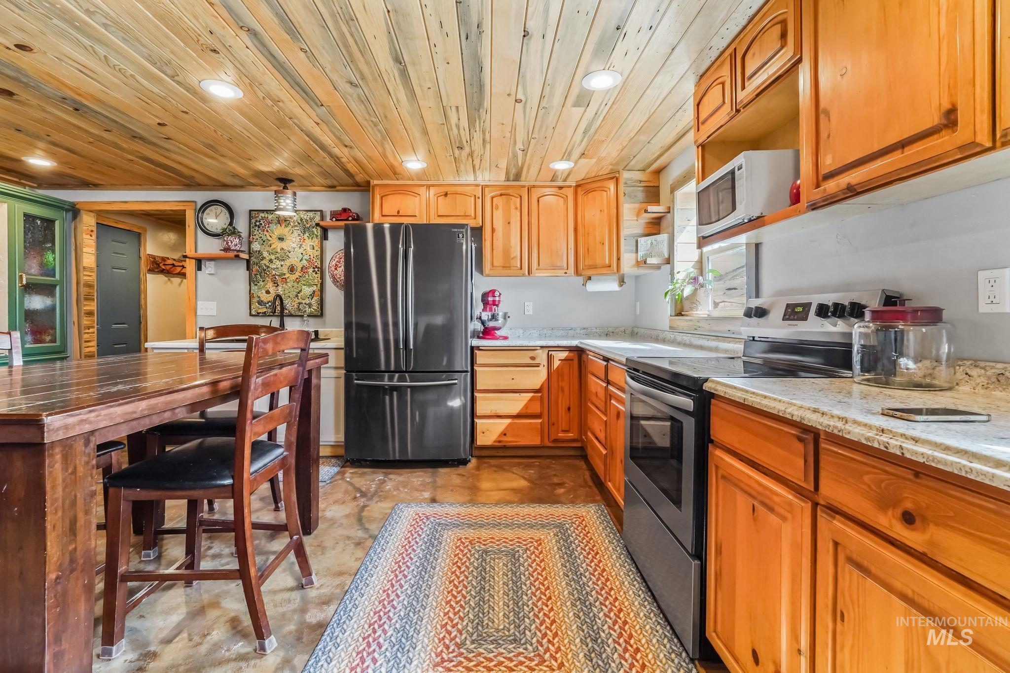 29 Family Pl, Horseshoe Bend, Idaho 83629-8097, 1 Bedroom, 1 Bathroom, Residential For Sale, Price $475,000, 98943557