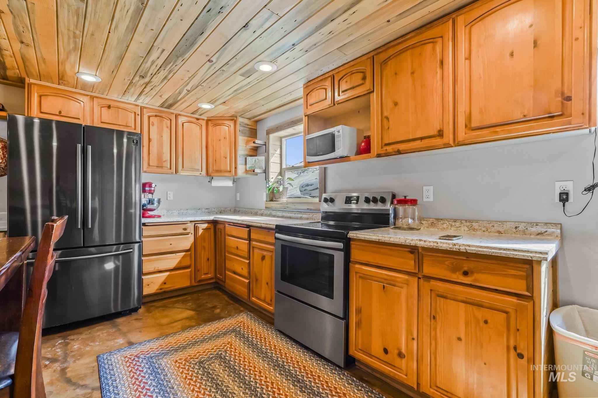29 Family Pl, Horseshoe Bend, Idaho 83629-8097, 1 Bedroom, 1 Bathroom, Residential For Sale, Price $475,000, 98943557