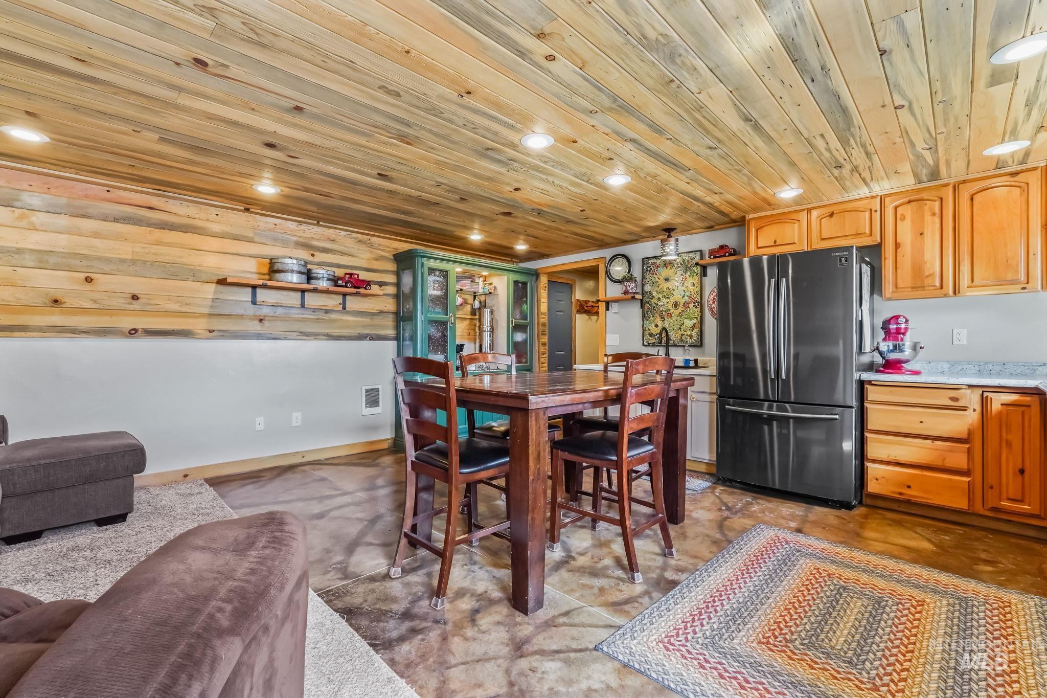 29 Family Pl, Horseshoe Bend, Idaho 83629-8097, 1 Bedroom, 1 Bathroom, Residential For Sale, Price $475,000, 98943557