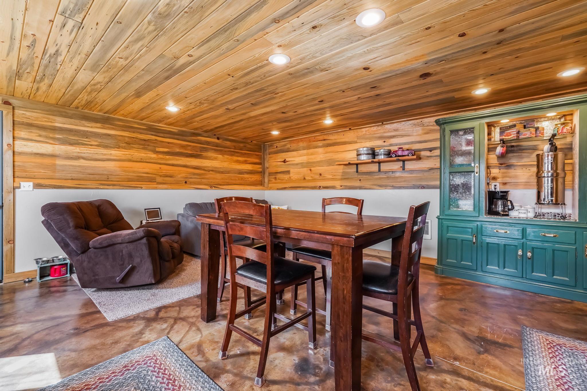 29 Family Pl, Horseshoe Bend, Idaho 83629-8097, 1 Bedroom, 1 Bathroom, Residential For Sale, Price $475,000, 98943557