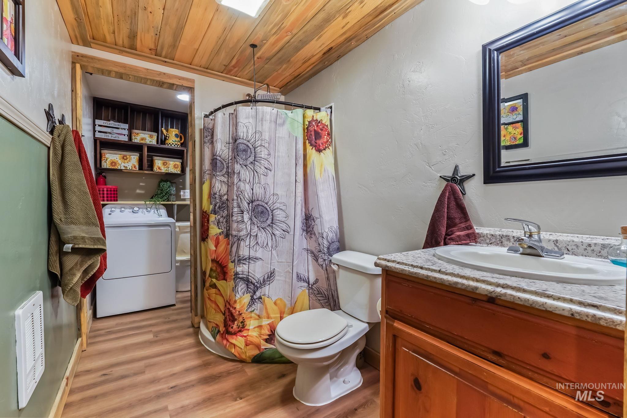 29 Family Pl, Horseshoe Bend, Idaho 83629-8097, 1 Bedroom, 1 Bathroom, Residential For Sale, Price $475,000, 98943557