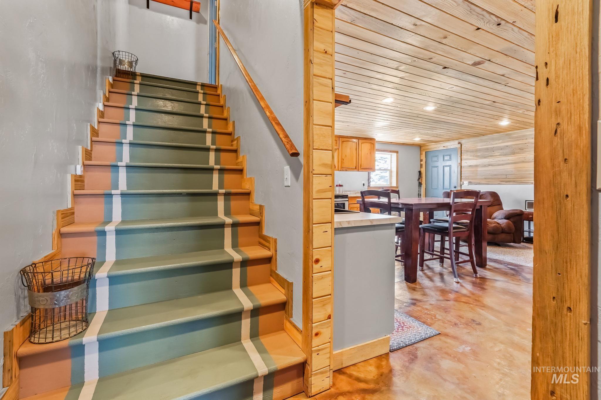 29 Family Pl, Horseshoe Bend, Idaho 83629-8097, 1 Bedroom, 1 Bathroom, Residential For Sale, Price $475,000, 98943557