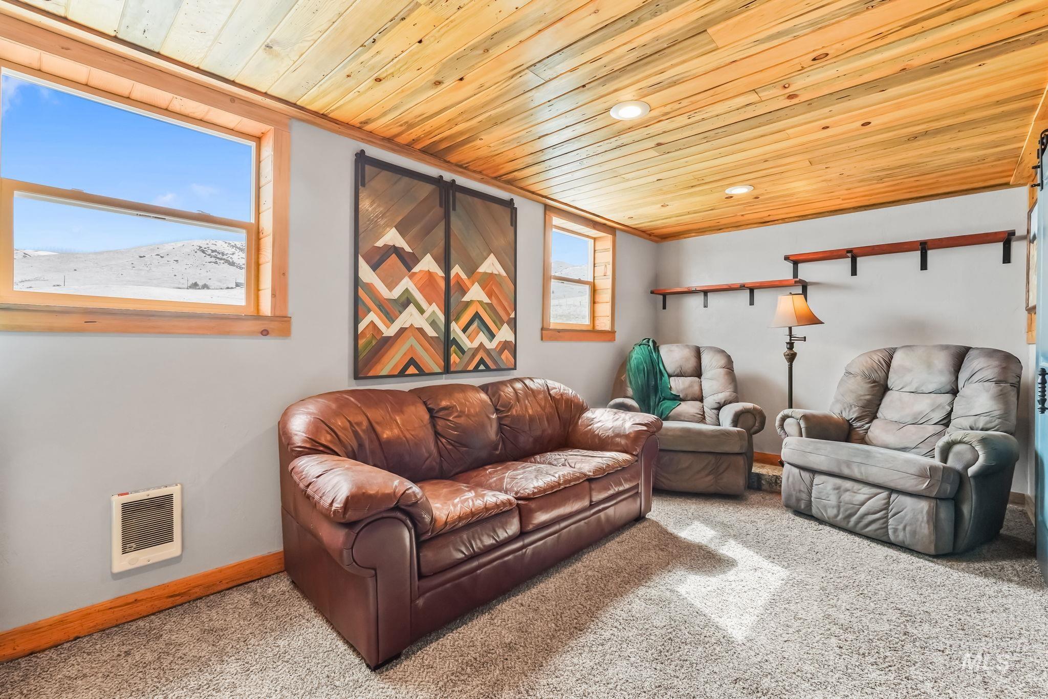 29 Family Pl, Horseshoe Bend, Idaho 83629-8097, 1 Bedroom, 1 Bathroom, Residential For Sale, Price $475,000, 98943557