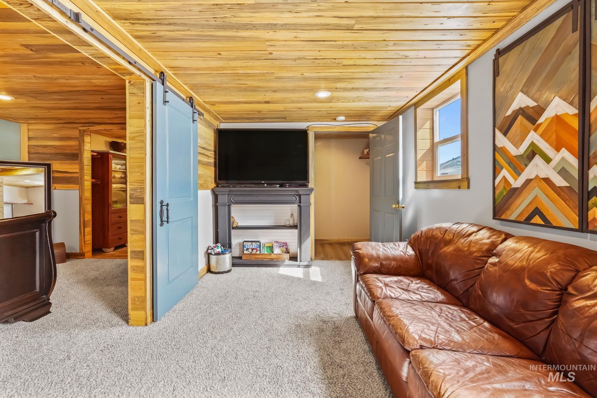 29 Family Pl, Horseshoe Bend, Idaho 83629-8097, 1 Bedroom, 1 Bathroom, Residential For Sale, Price $475,000, 98943557