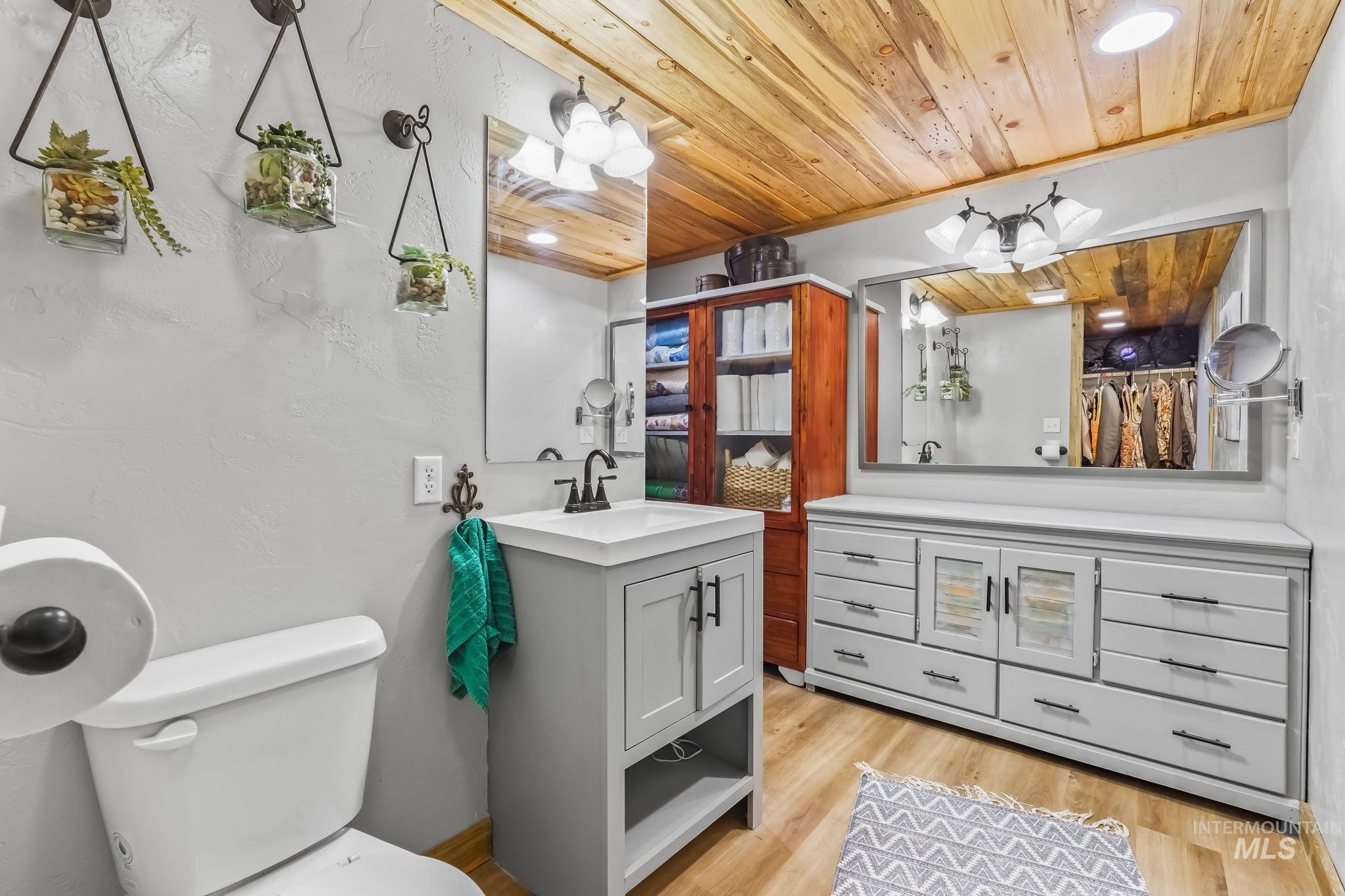 29 Family Pl, Horseshoe Bend, Idaho 83629-8097, 1 Bedroom, 1 Bathroom, Residential For Sale, Price $475,000, 98943557