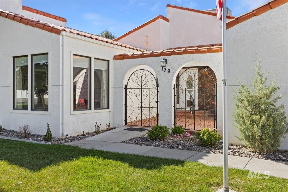 139 Los Lagos, Twin Falls, Idaho 83301, 2 Bedrooms, 2 Bathrooms, Residential For Sale, Price $483,000, 98943707