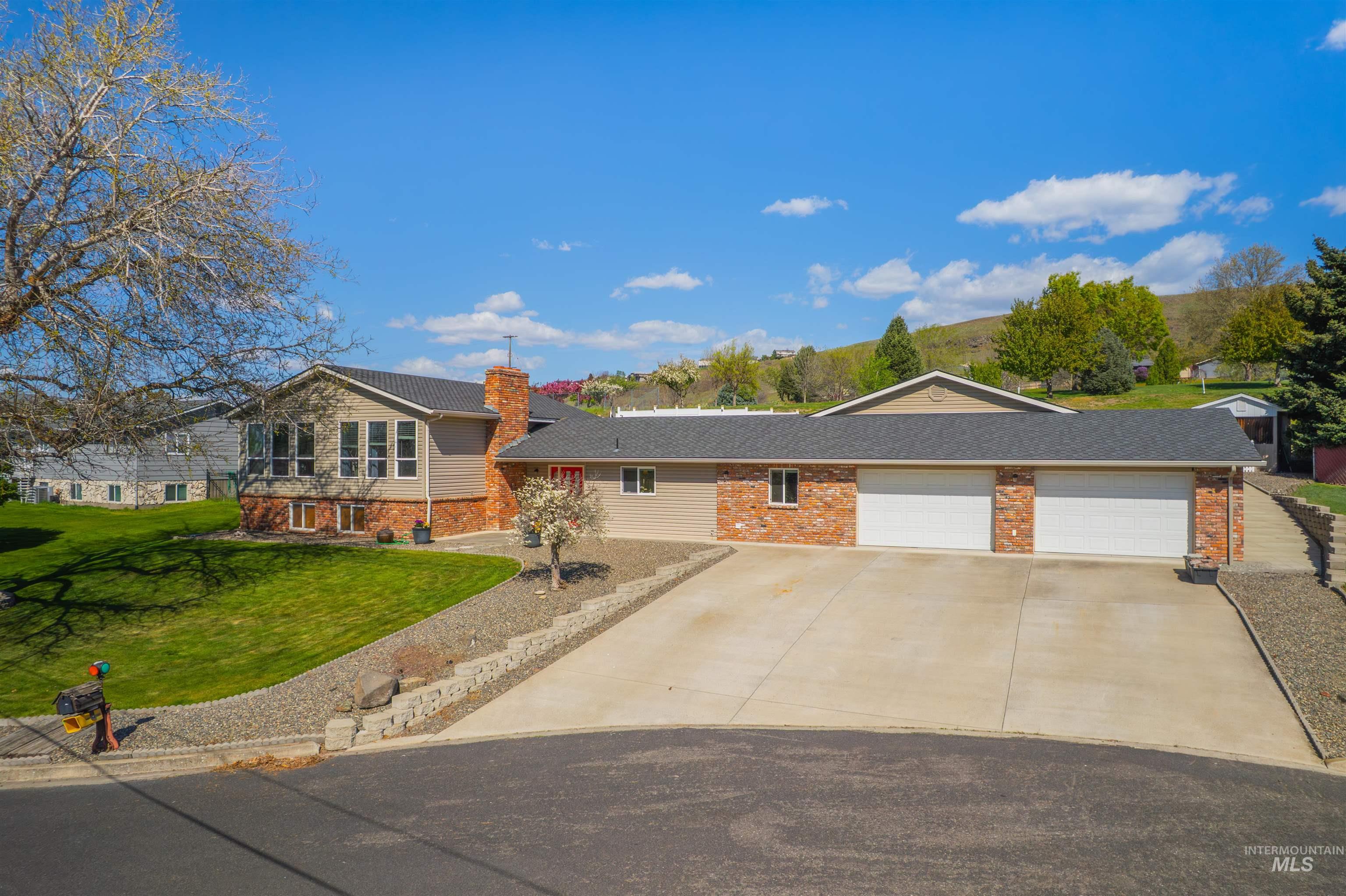 3413 Bluebird Circle, Lewiston, Idaho 83501, 4 Bedrooms, 6 Bathrooms, Residential For Sale, Price $755,000, 98943792