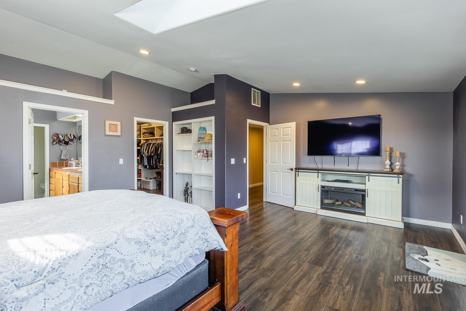 1300 N Big Tree Ln, Kuna, Idaho 83634, 4 Bedrooms, 3 Bathrooms, Residential For Sale, Price $1,099,000, 98943815