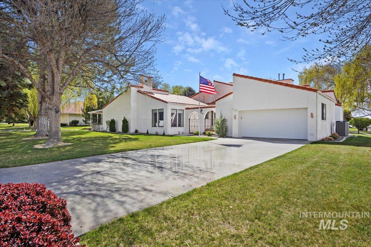 139 Los Lagos, Twin Falls, Idaho 83301, 3 Bedrooms, 2 Bathrooms, Residential For Sale, Price $483,000, 98943827