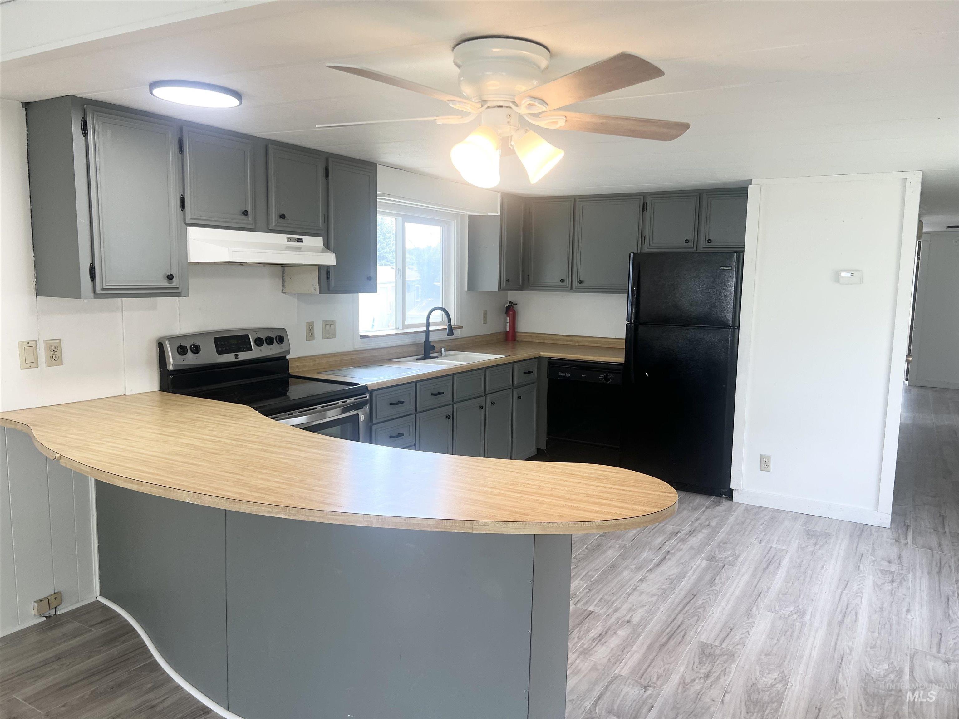 411 N Almon, Moscow, Idaho 83843, 2 Bedrooms, 1 Bathroom, Residential For Sale, Price $38,000, 98943904