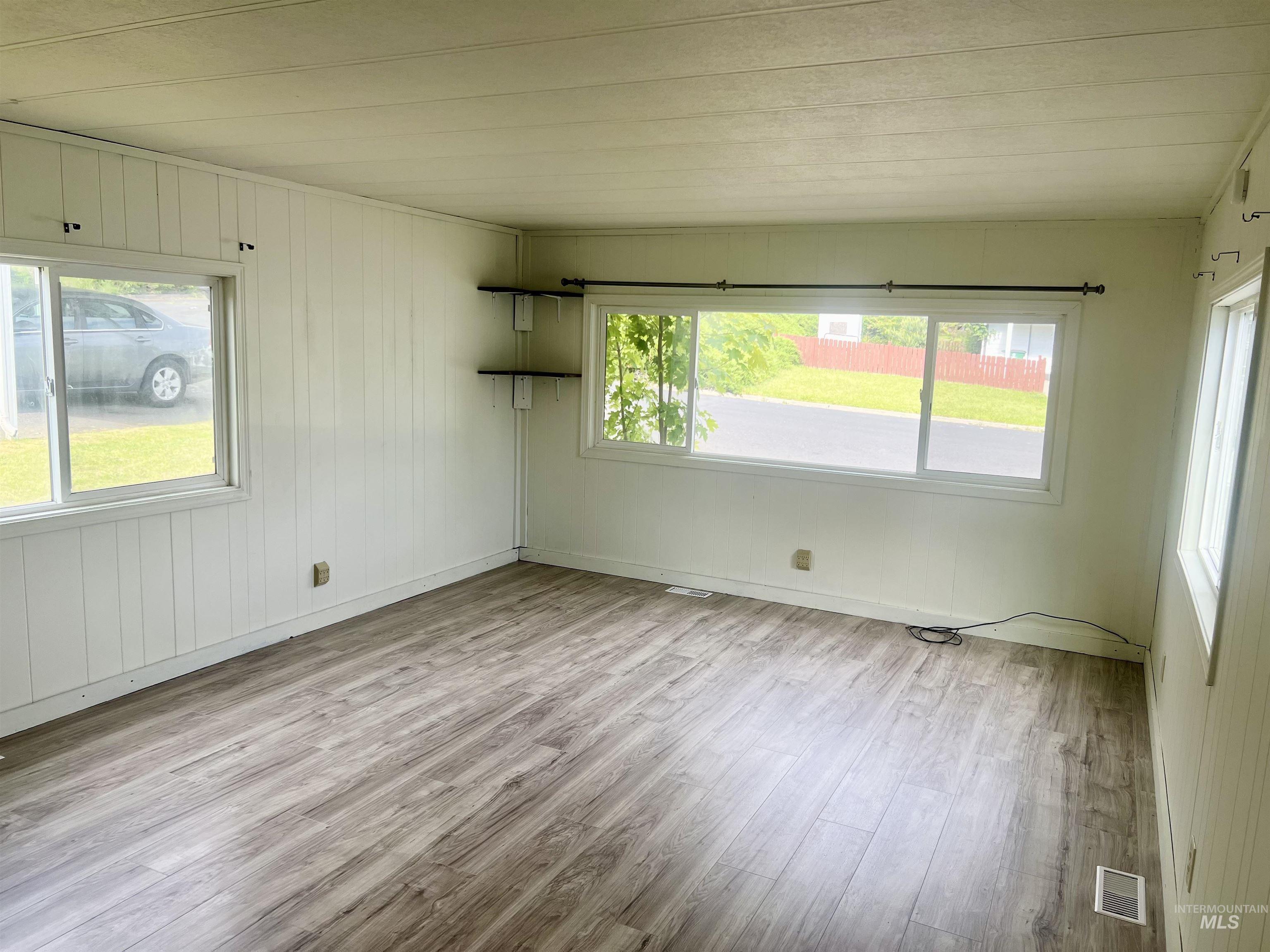 411 N Almon, Moscow, Idaho 83843, 2 Bedrooms, 1 Bathroom, Residential For Sale, Price $38,000, 98943904