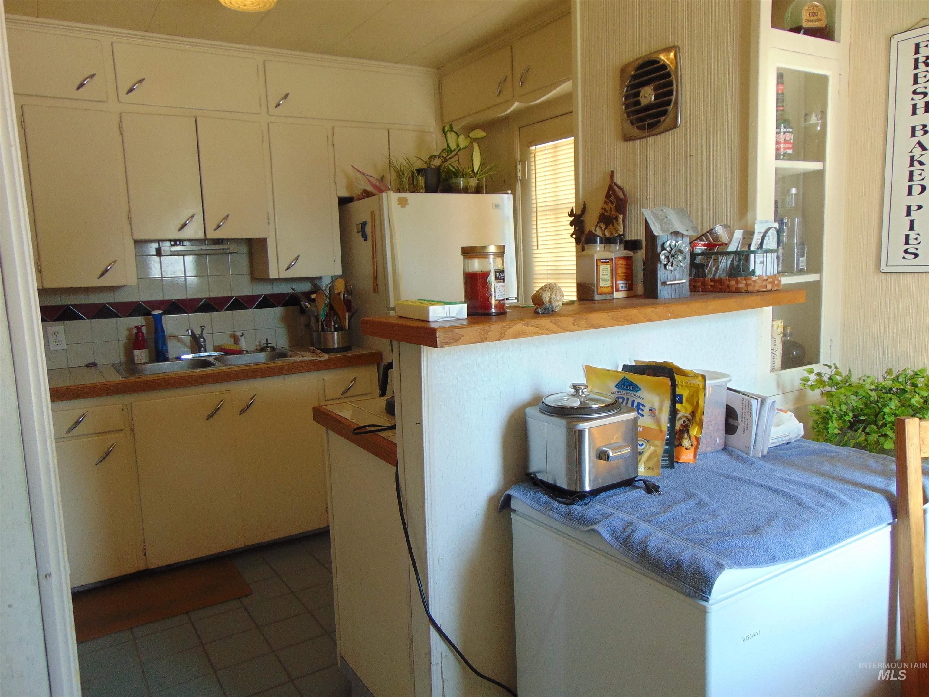655 SW 4th Street, Ontario, Oregon 97914, 2 Bedrooms, 1 Bathroom, Residential Income For Sale, Price $245,000, 98944133