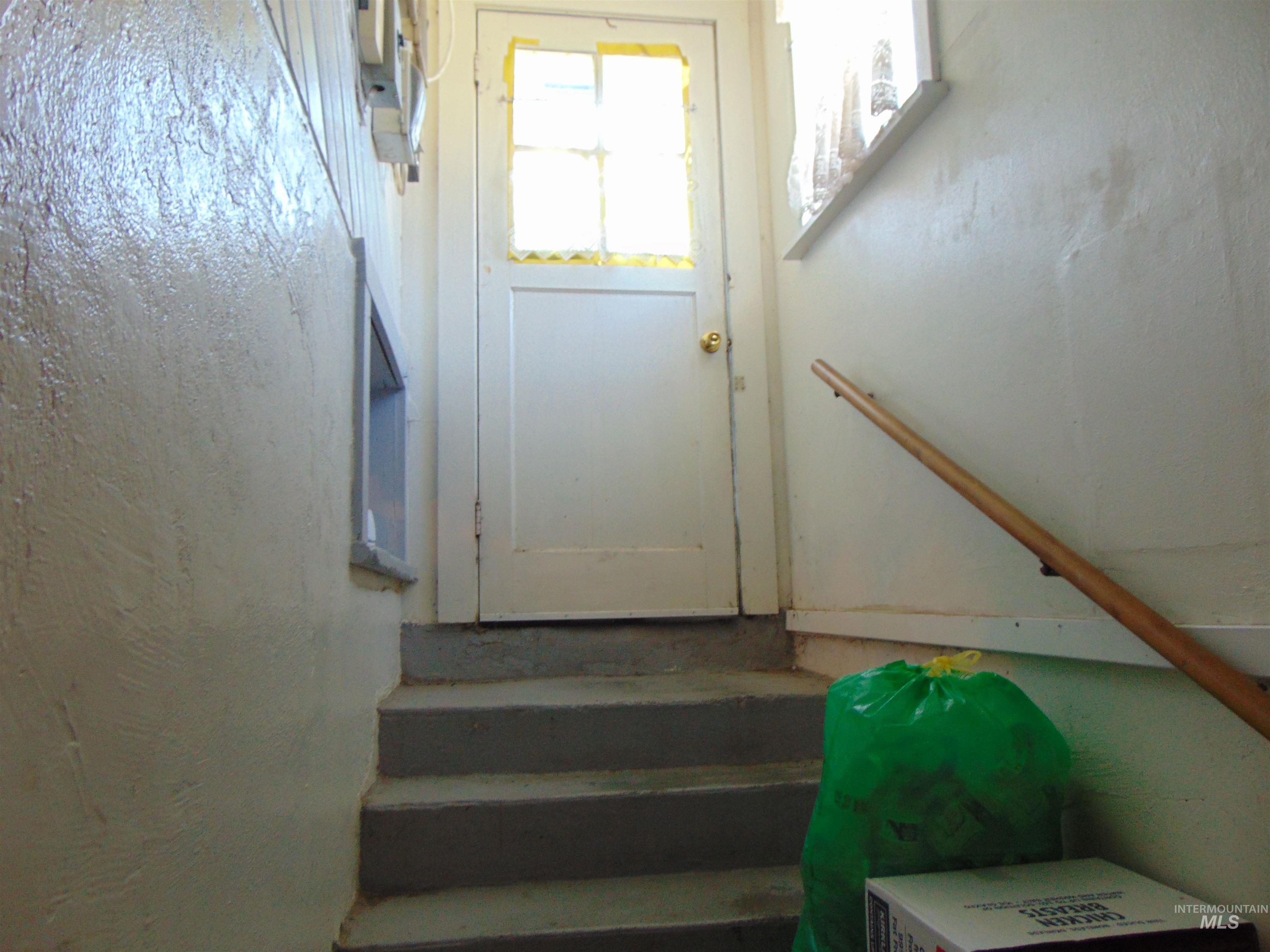 655 SW 4th Street, Ontario, Oregon 97914, 2 Bedrooms, 1 Bathroom, Residential Income For Sale, Price $245,000, 98944133