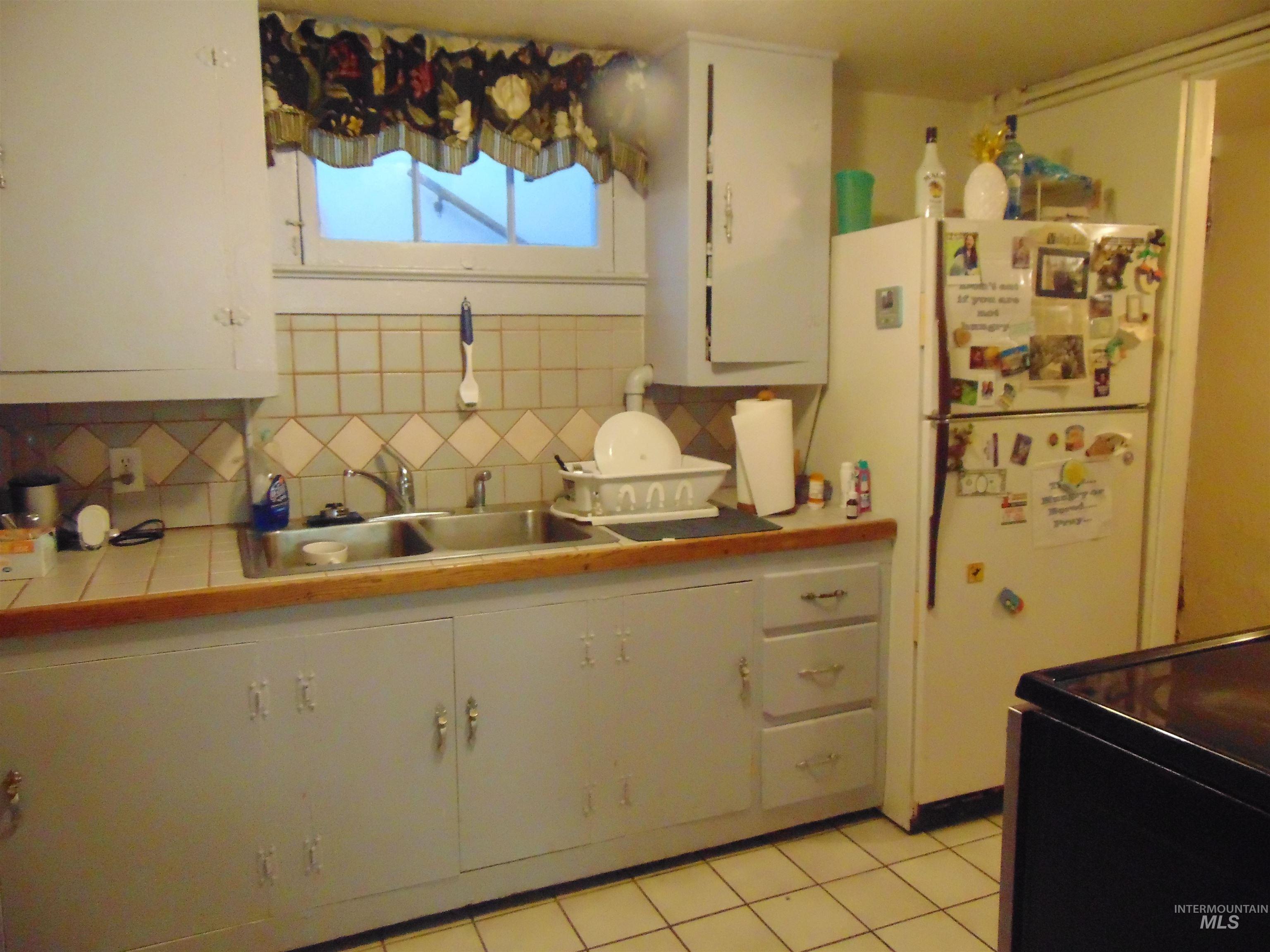 655 SW 4th Street, Ontario, Oregon 97914, 2 Bedrooms, 1 Bathroom, Residential Income For Sale, Price $245,000, 98944133