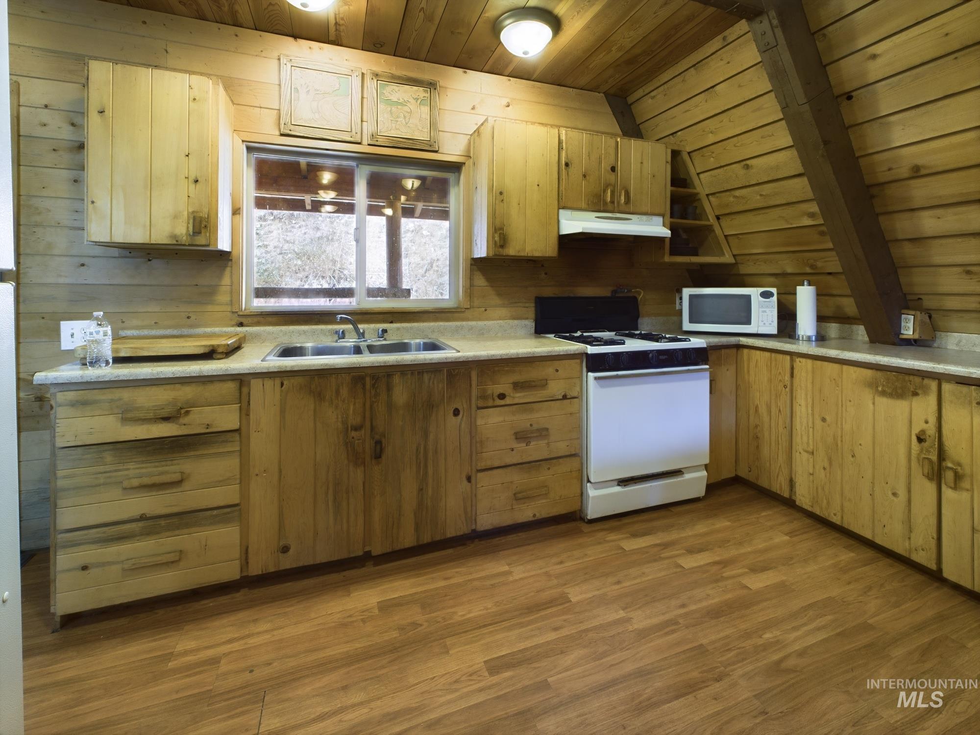 1886 & 1888 Crooked River Rd, Elk City, Idaho 83525, 3 Bedrooms, 3 Bathrooms, Residential For Sale, Price $349,000, 98944141