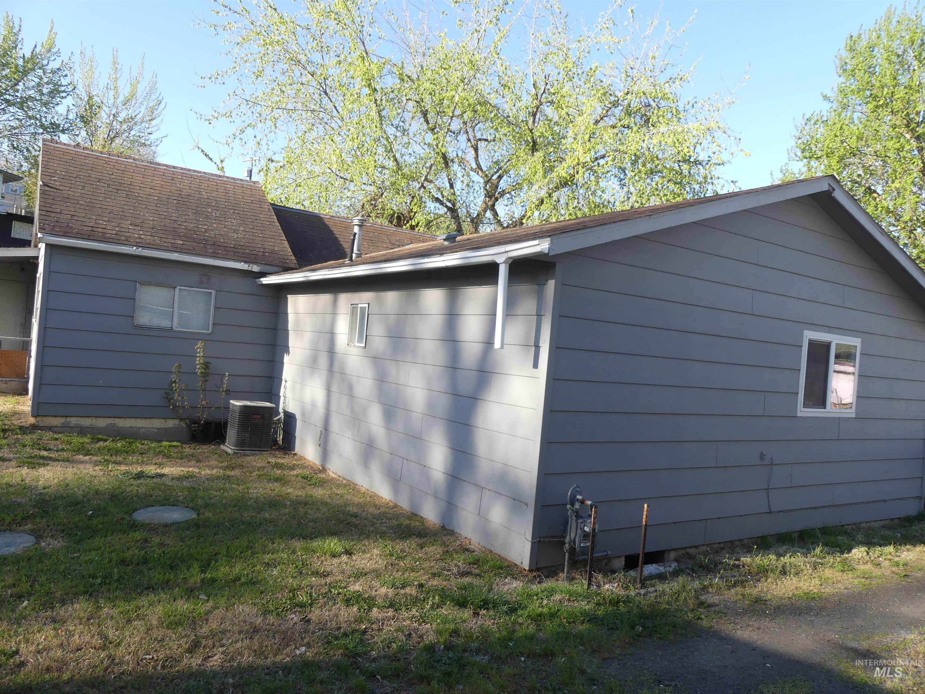 1422-1430 16th Ave, Clarkston, Washington 99403, 2 Bedrooms, 1 Bathroom, Residential Income For Sale, Price $499,000, 98944729