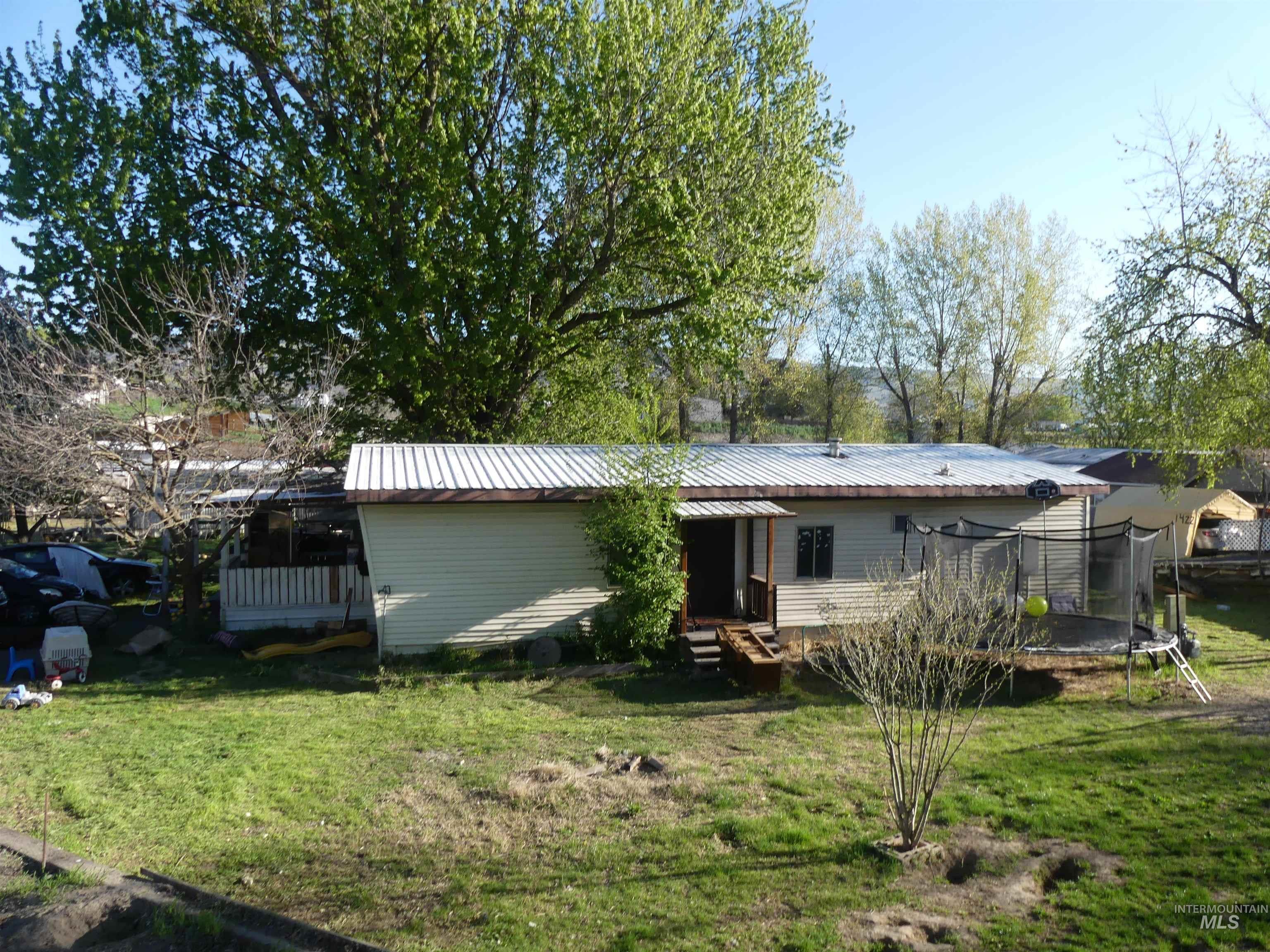 1422-1430 16th Ave, Clarkston, Washington 99403, 2 Bedrooms, 1 Bathroom, Residential Income For Sale, Price $499,000, 98944729