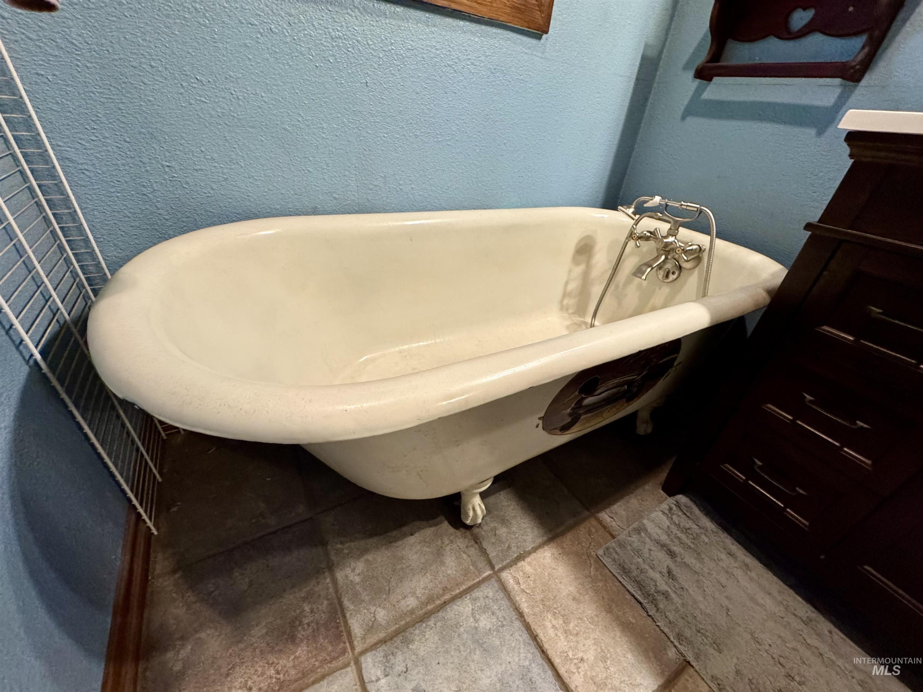 412 Walnut St, Nezperce, Idaho 83543, 3 Bedrooms, 1 Bathroom, Residential For Sale, Price $225,000, 98944790