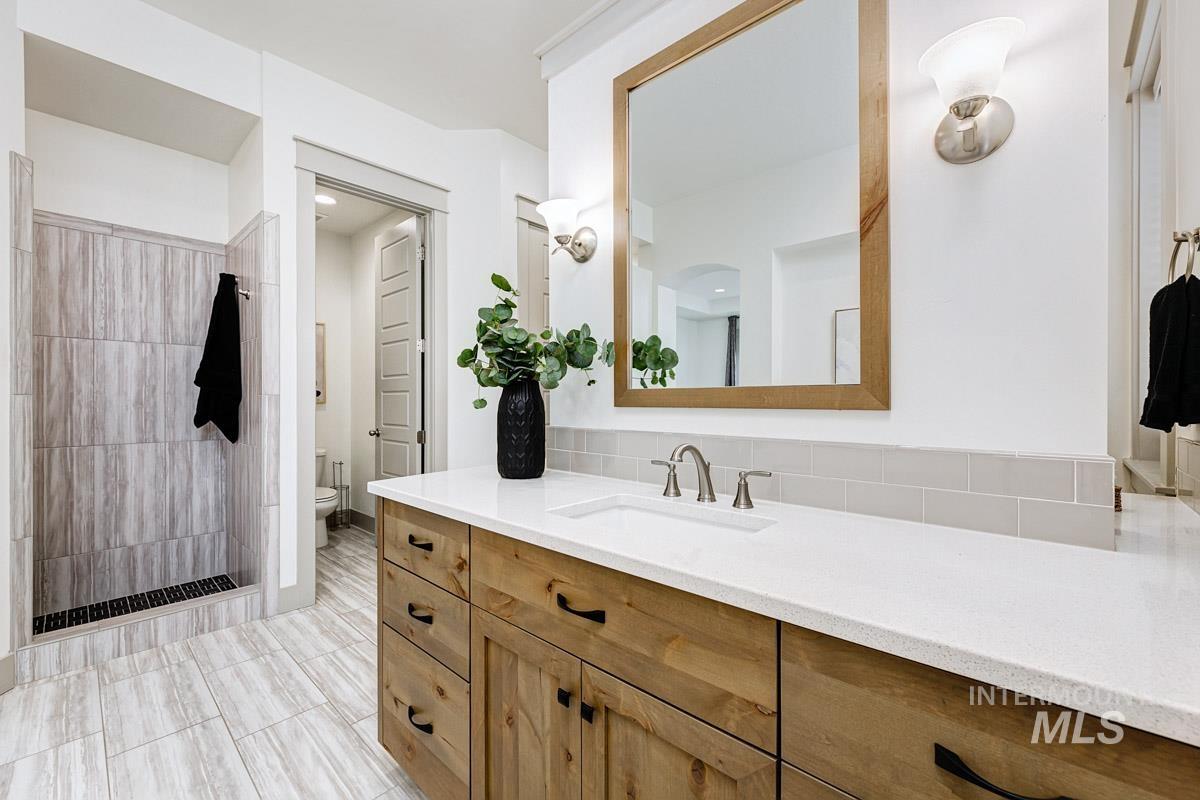 10202 W Twisted Vine Dr, Star, Idaho 83669, 5 Bedrooms, 4 Bathrooms, Residential For Sale, Price $999,900, 98944896