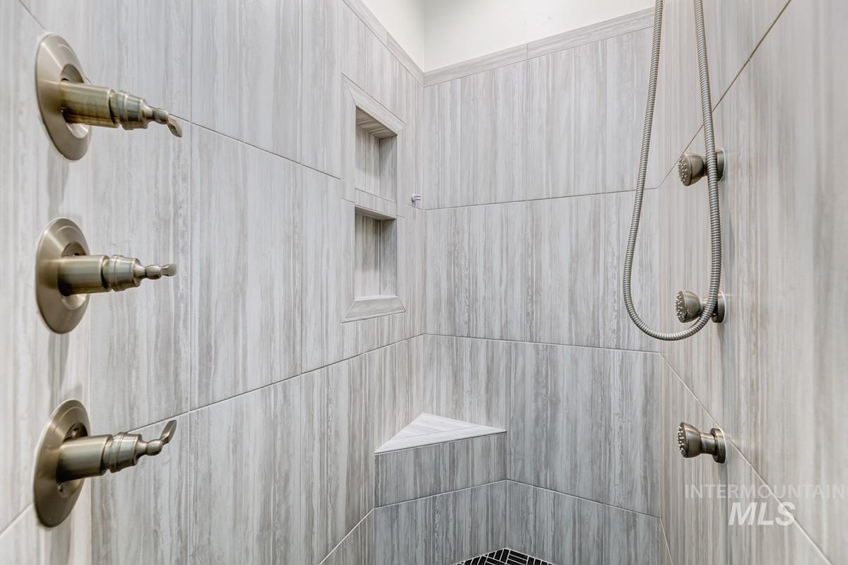 10202 W Twisted Vine Dr, Star, Idaho 83669, 5 Bedrooms, 4 Bathrooms, Residential For Sale, Price $999,900, 98944896