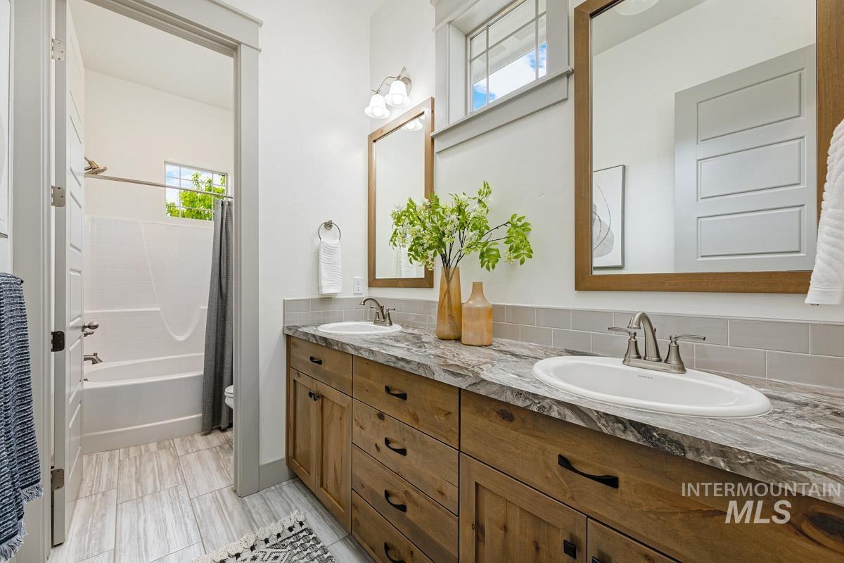 10202 W Twisted Vine Dr, Star, Idaho 83669, 5 Bedrooms, 4 Bathrooms, Residential For Sale, Price $999,900, 98944896