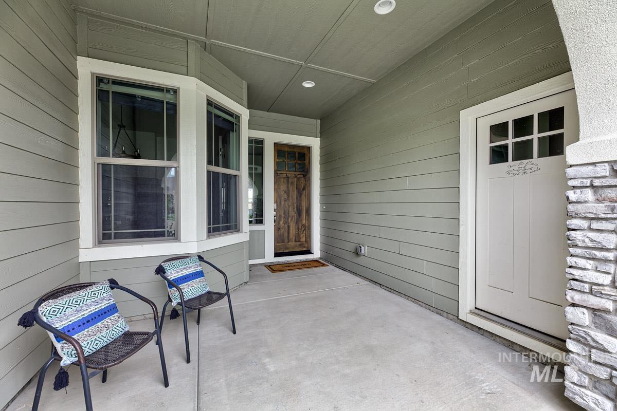 10202 W Twisted Vine Dr, Star, Idaho 83669, 5 Bedrooms, 4 Bathrooms, Residential For Sale, Price $999,900, 98944896