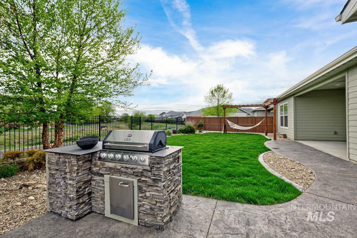 10202 W Twisted Vine Dr, Star, Idaho 83669, 5 Bedrooms, 4 Bathrooms, Residential For Sale, Price $999,900, 98944896