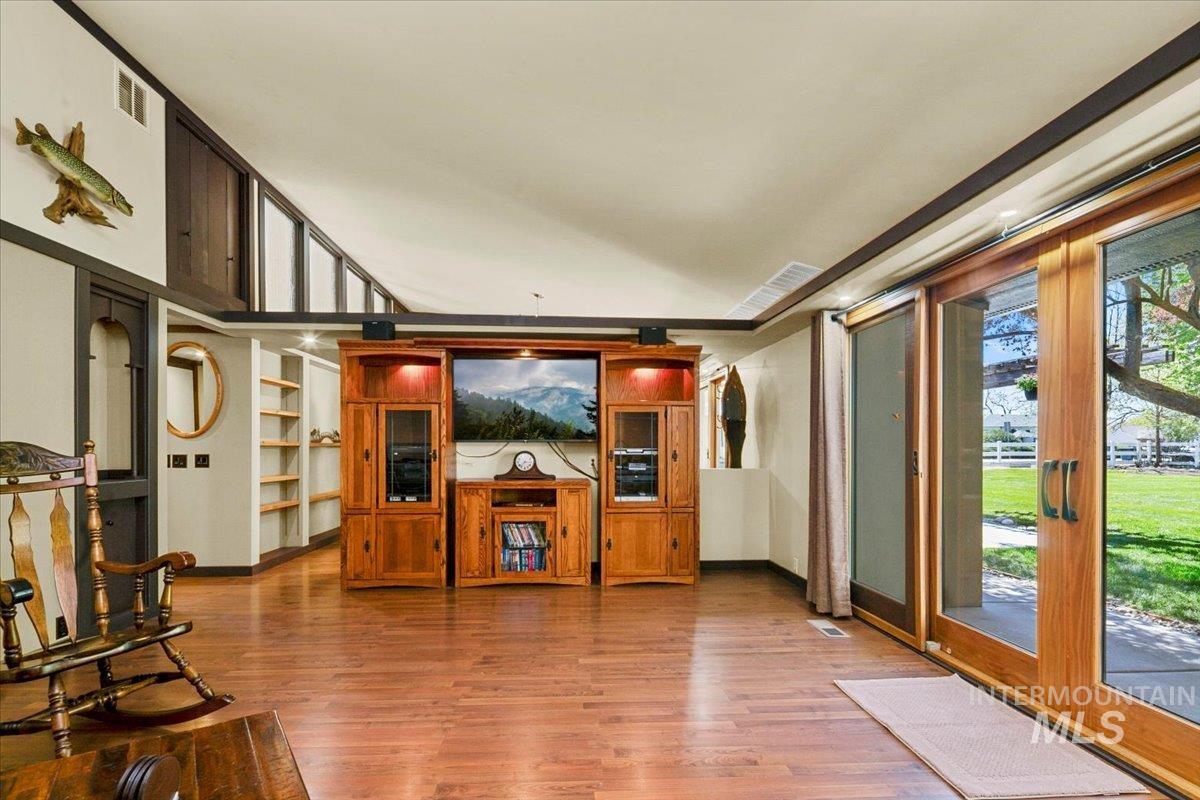 101 / 103 Minot Street, Middleton, Idaho 83644, 2 Bedrooms, 1 Bathroom, Residential Income For Sale, Price $1,164,000, 98944905