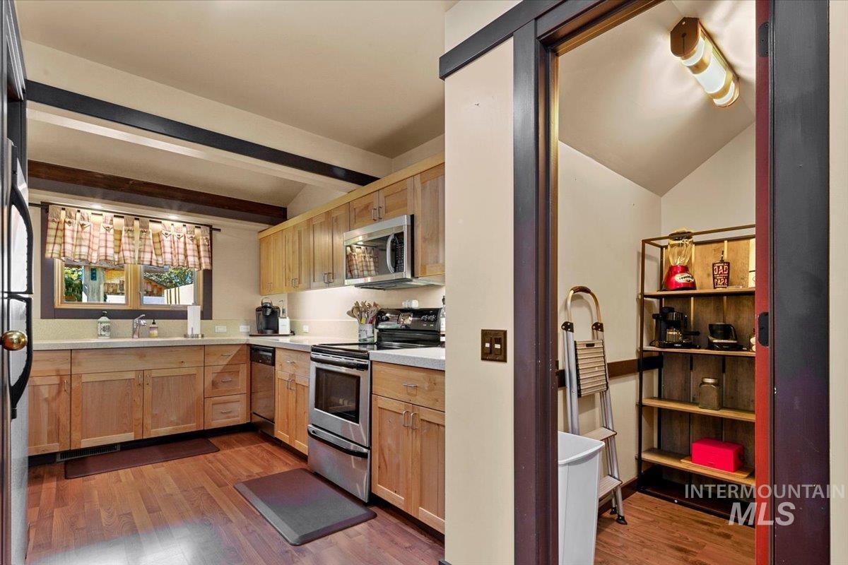 101 / 103 Minot Street, Middleton, Idaho 83644, 2 Bedrooms, 1 Bathroom, Residential Income For Sale, Price $1,164,000, 98944905